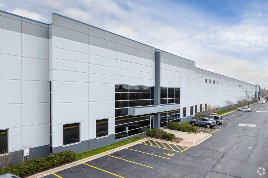 More Photos Of 601-609 Dempster St, Mount Prospect Warehouse For Lease