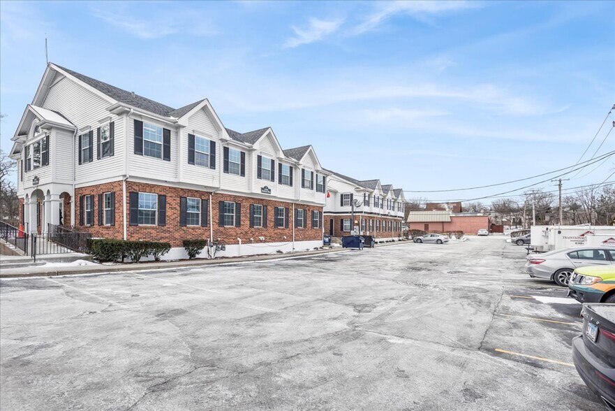 More Photos Of 27W130 Roosevelt Rd, Winfield Office For Lease