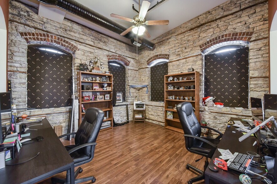 More Photos Of 30 S Shumway Ave, Batavia Office For Lease