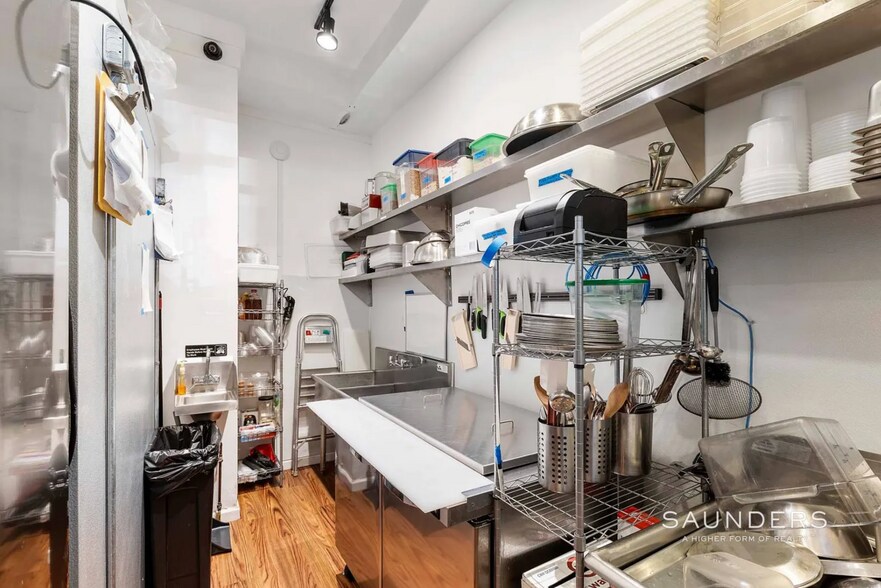 More Photos Of 70 Main St, Southampton Restaurant For Sale