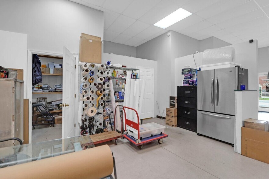 More Photos Of 720 Dupont Rd, Charleston Light Distribution For Sale