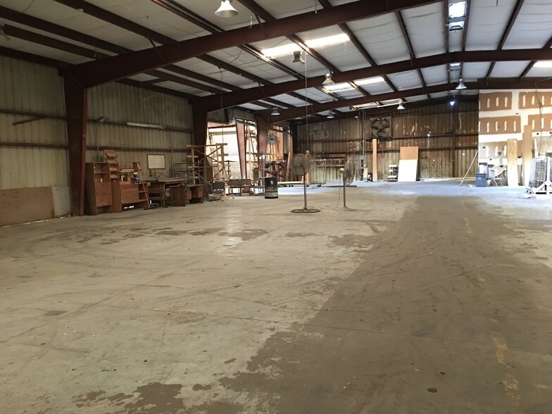 More Photos Of 5017 N Coolidge Dr, Tampa Warehouse For Sale