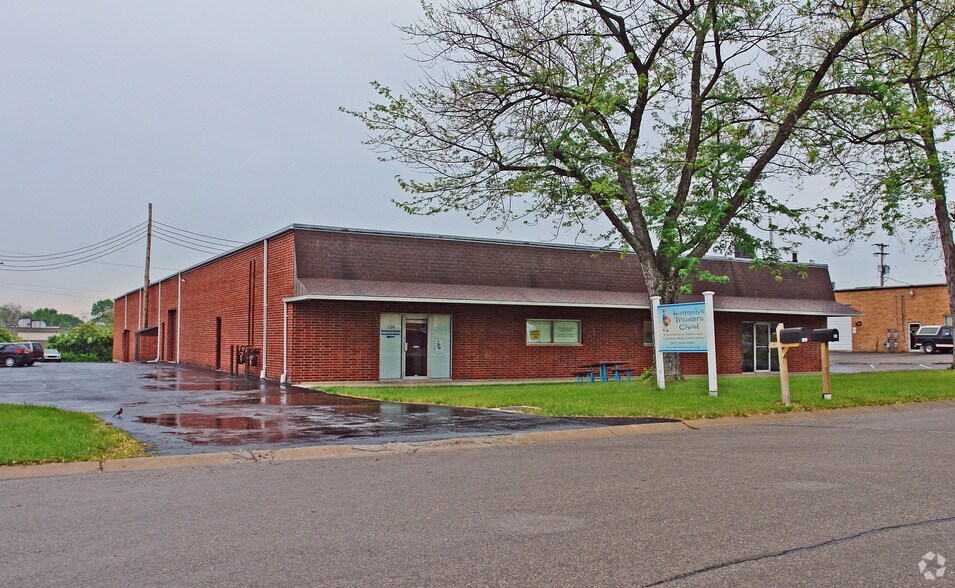 More Photos Of 118-126 Westpark Rd, Centerville Warehouse For Lease