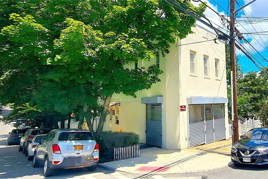 Primary Photo Of 5731 Mosholu Ave, Bronx Office For Sale