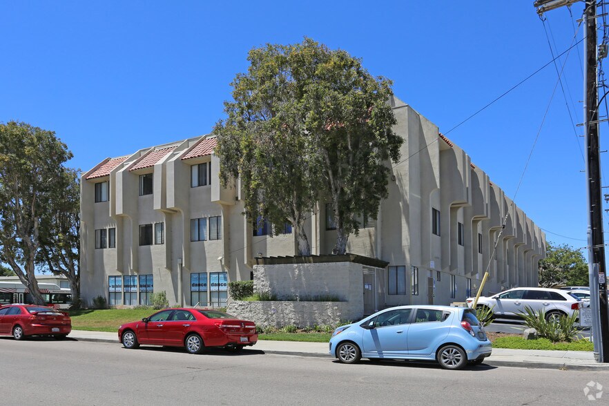 More Photos Of 2180 Garnet Ave, San Diego Office For Lease