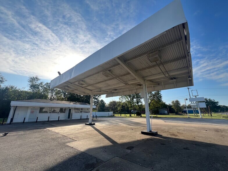 Primary Photo Of 6735 N Peoria Ave, Tulsa Convenience Store For Lease