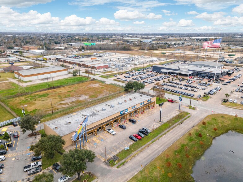 More Photos Of 11657 Gulf Fwy, Houston Unknown For Lease