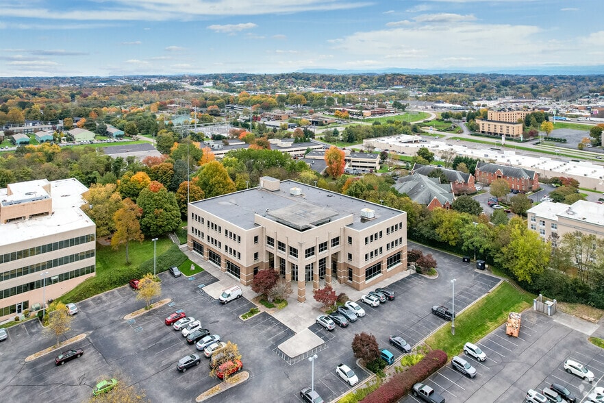 More Photos Of 410 N Cedar Bluff Rd, Knoxville Office For Lease