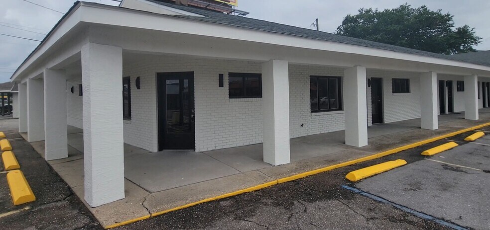 More Photos Of 200 Pass Rd, Gulfport Flex For Lease