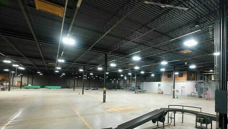 More Photos Of 2500 N Main St, East Peoria Warehouse For Sale