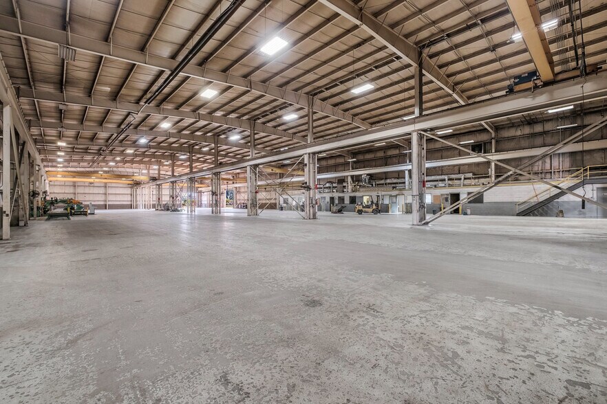 More Photos Of 4072 Flint Asphalt Dr, Burton Distribution For Sale