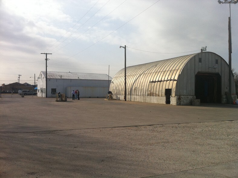 More Photos Of 710 E Davis St, Grand Prairie Service For Sale