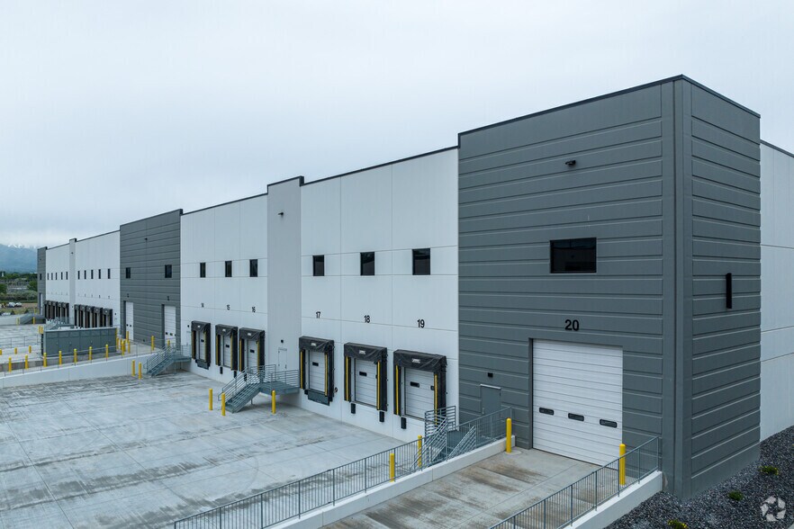 More Photos Of 565 Parkland Drive, Sandy Warehouse For Lease