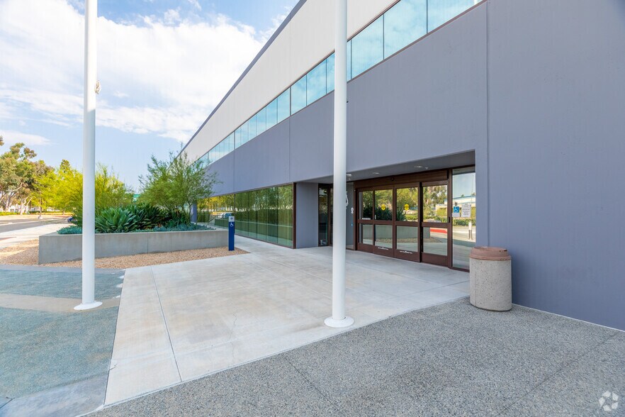 More Photos Of 4000 Ruffin Rd, San Diego Warehouse For Lease