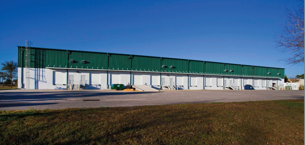 More Photos Of 1750-1764 Business Center Ln, Kissimmee Distribution For Lease