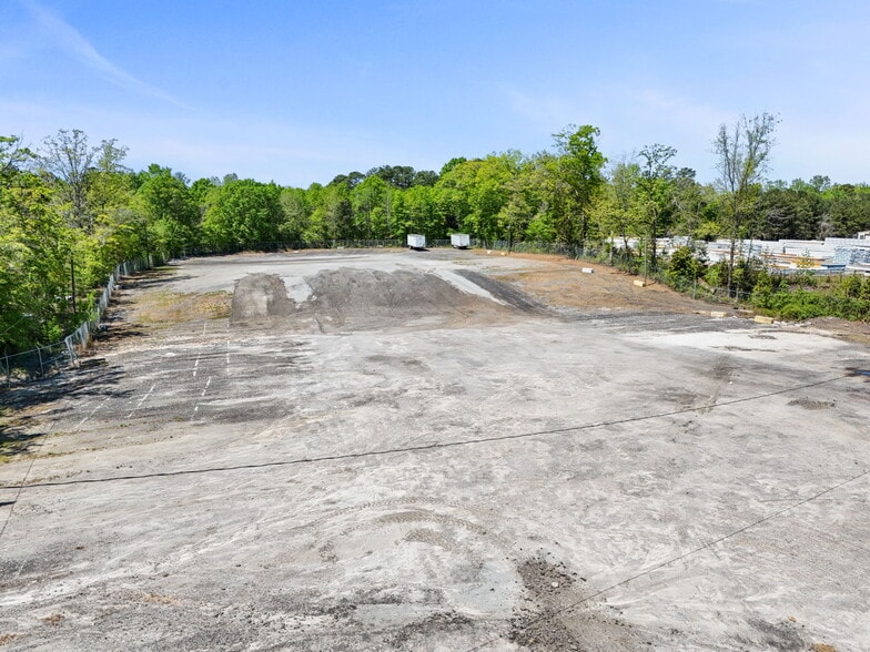 More Photos Of 623 Highway 29 S, Newnan Parking Lot For Lease