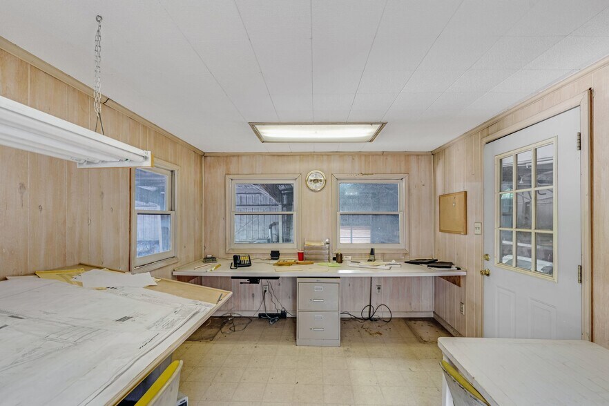 More Photos Of 1445 Catawba Ave, Newfield Service For Sale