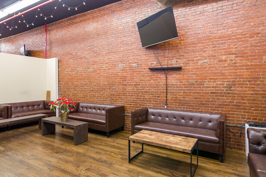 More Photos Of 371 Canal St, New York Apartments For Lease