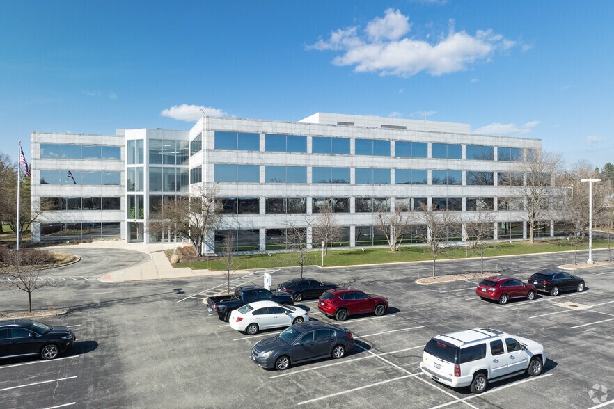 More Photos Of 510 Lake Cook Rd, Deerfield Office For Lease