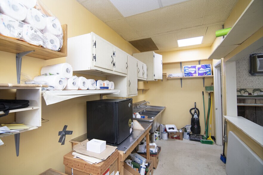 More Photos Of 1931 Alta Dr, Alderson General Retail For Sale