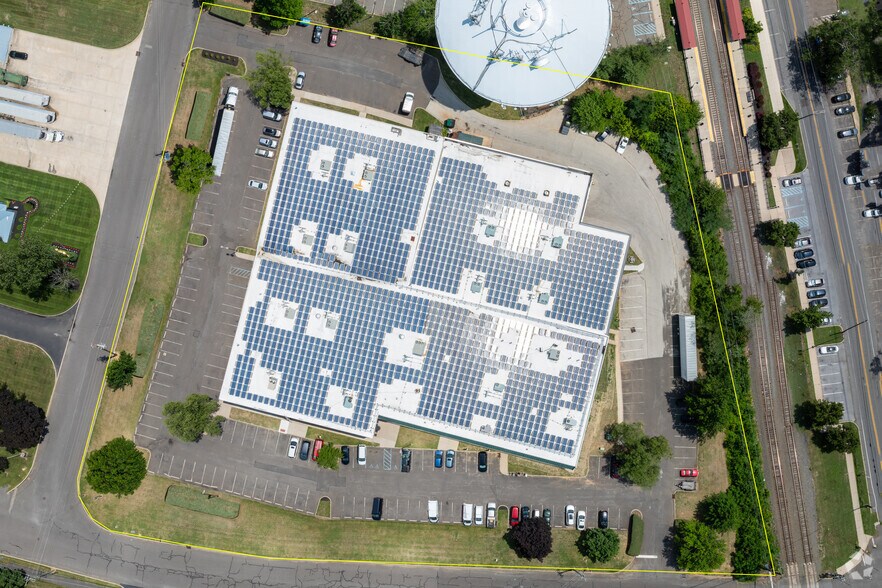 More Photos Of 450-460 Veterans Dr, Burlington Light Distribution For Lease