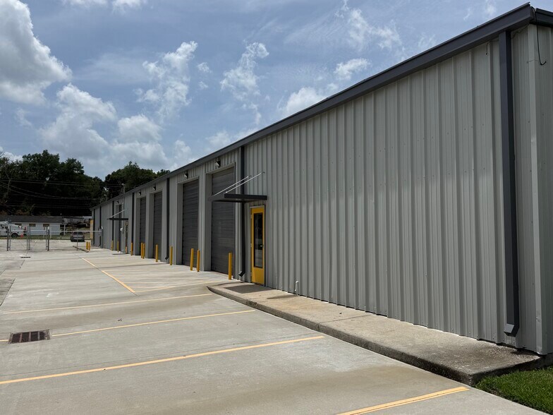 More Photos Of 5780 Dorchester Rd, Charleston Warehouse For Sale