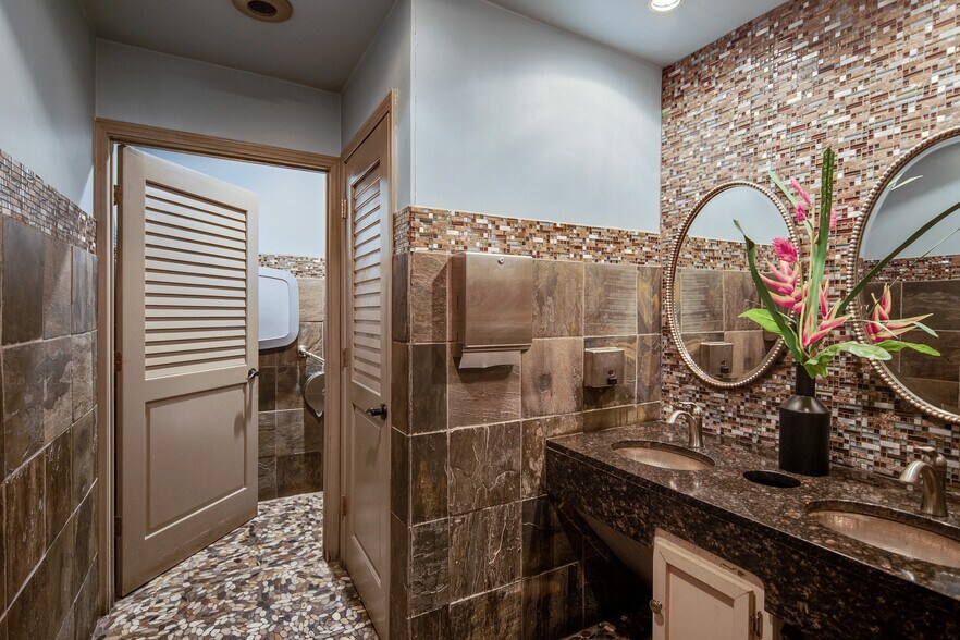 More Photos Of 1226 Main St, Southaven Restaurant For Sale