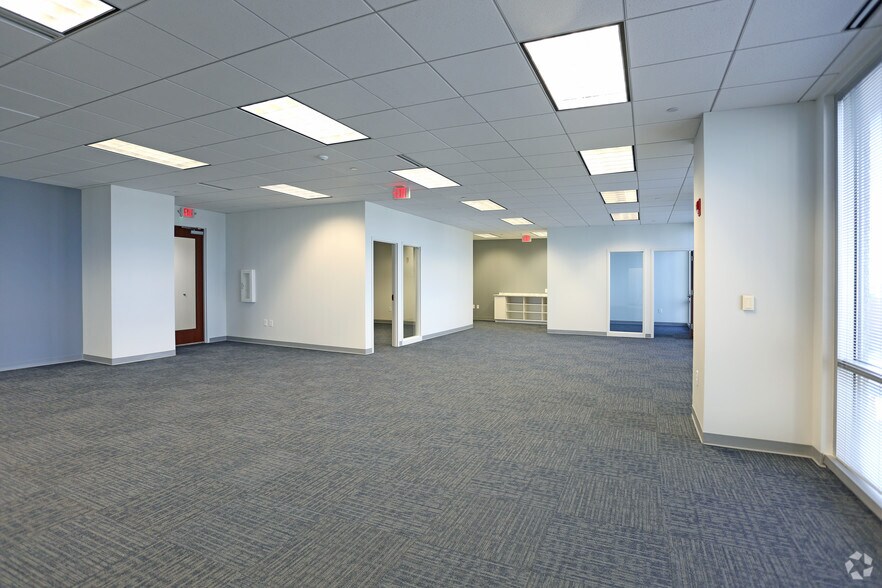 More Photos Of 1 W Fourth St, Winston-Salem Office For Lease