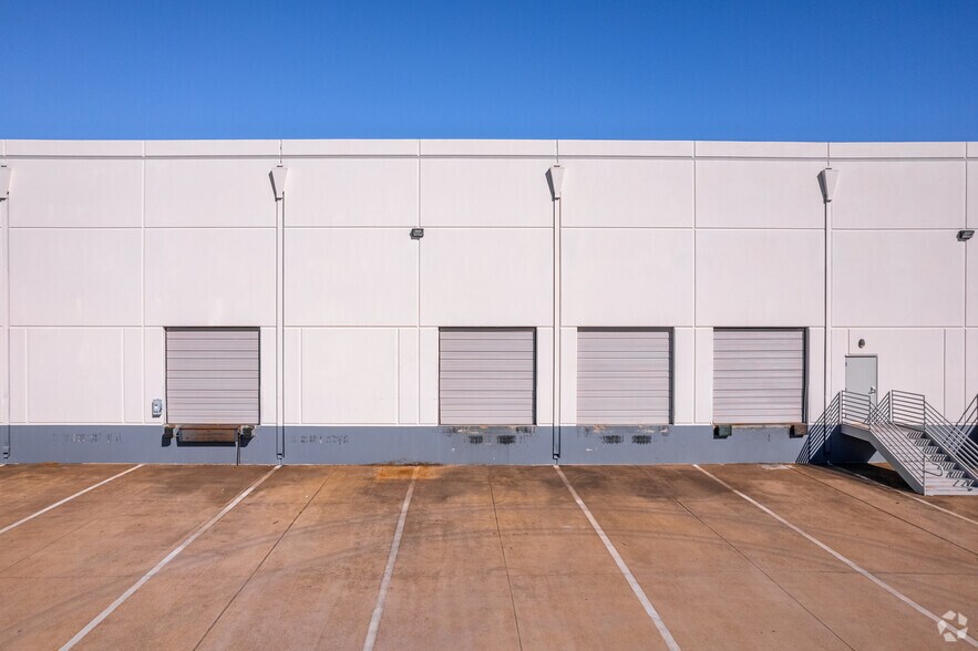 More Photos Of 8181 Eastpoint Dr, Dallas Unknown For Lease