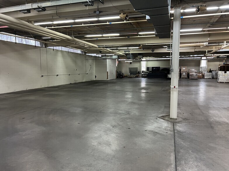 More Photos Of 150 Knotter Dr, Cheshire Manufacturing For Sale