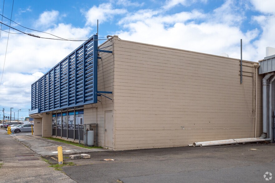 More Photos Of 650 Kohou St, Honolulu Storefront Retail Office For Lease
