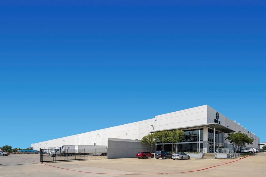 More Photos Of 705 E Wildlife Pky, Grand Prairie Warehouse For Lease