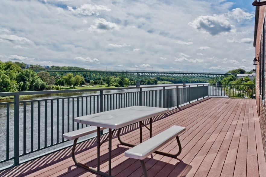 More Photos Of 211 Water St, Augusta Office For Sale