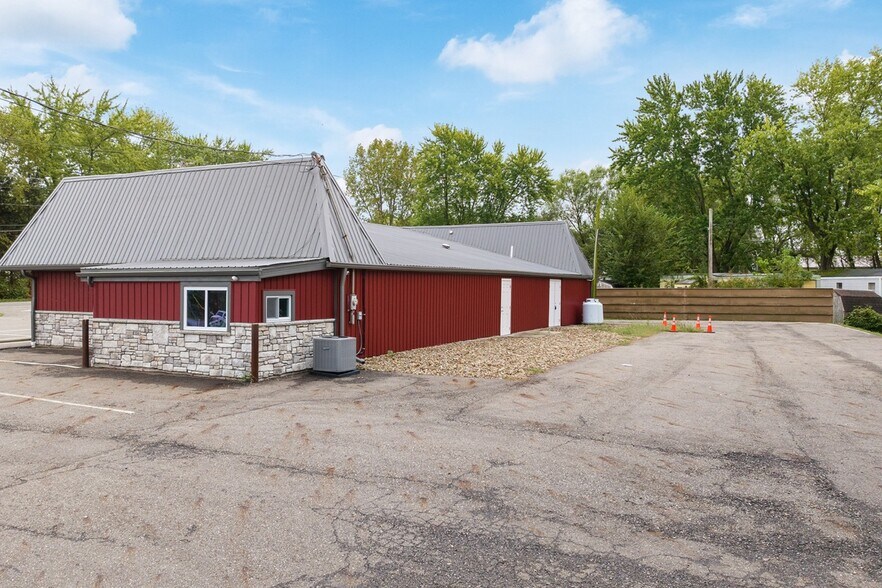 More Photos Of 4291 Manchester Ave NW, North Lawrence Office For Sale
