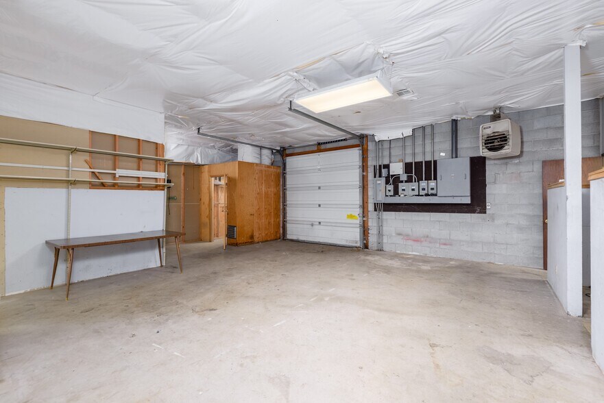 More Photos Of 445 W Washington St, Sequim General Retail For Lease