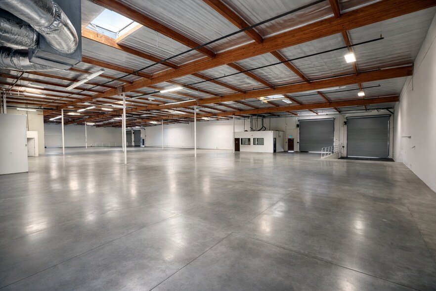 More Photos Of 1620 Emerson Ave, Oxnard Manufacturing For Lease