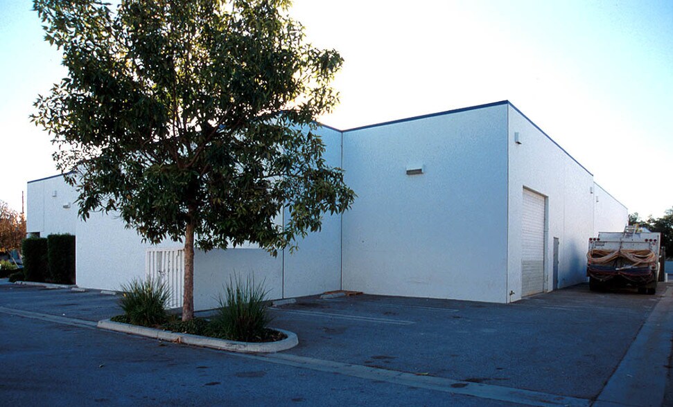 More Photos Of 11975 Discovery Ct, Moorpark Warehouse For Sale