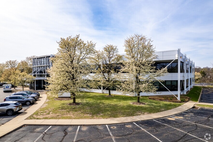 More Photos Of 1 Penn Center Blvd, Pittsburgh Unknown For Lease