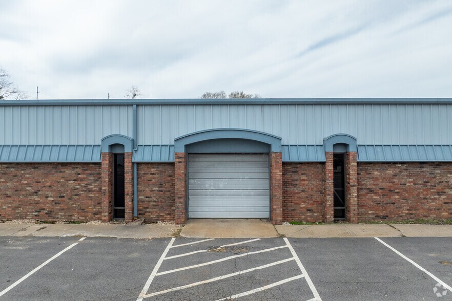 More Photos Of 4618 Wheeler Ave, Fort Smith Light Manufacturing For Lease