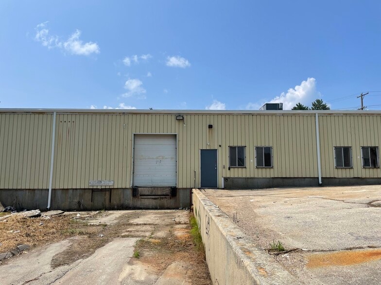 More Photos Of 90 Salmon St, Providence Manufacturing For Lease