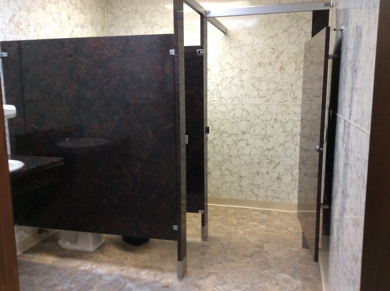 More Photos Of 707-709 Main St, Beech Grove Office For Sale