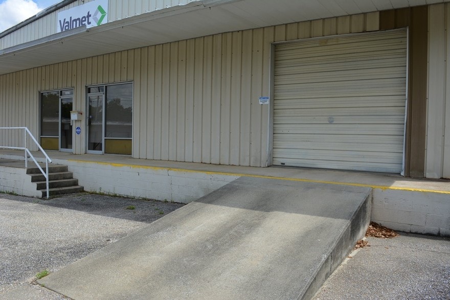 Primary Photo Of 1417 W Cervantes St, Pensacola Showroom For Lease