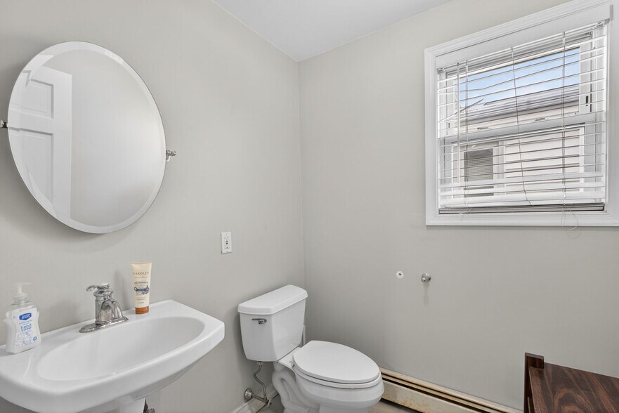 More Photos Of 449-451 W Linden St, Allentown Office For Sale