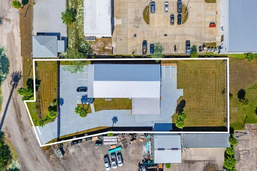 More Photos Of 1301 Morningside Dr, Melbourne Warehouse For Sale