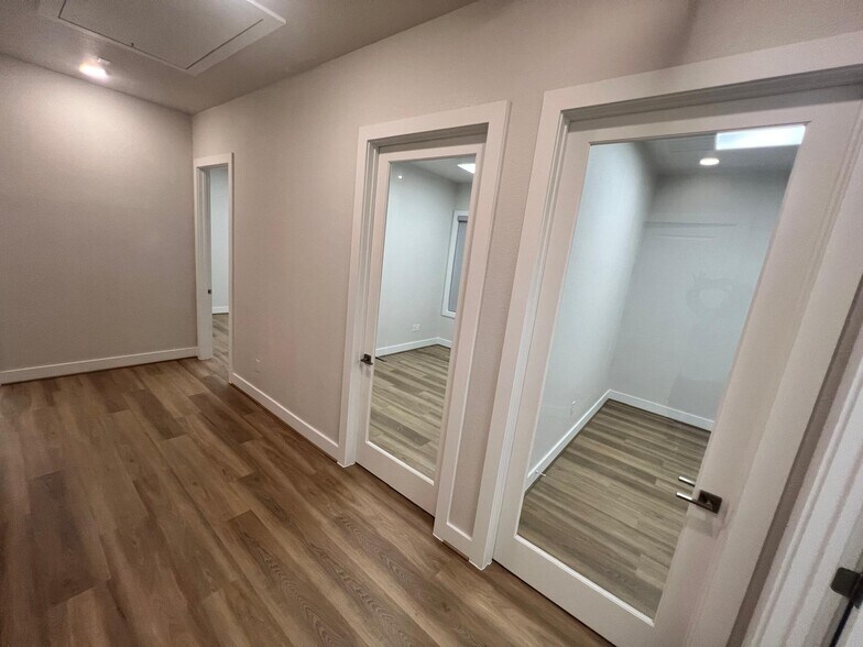 More Photos Of 16702 House Hahl Rd, Cypress Medical For Lease