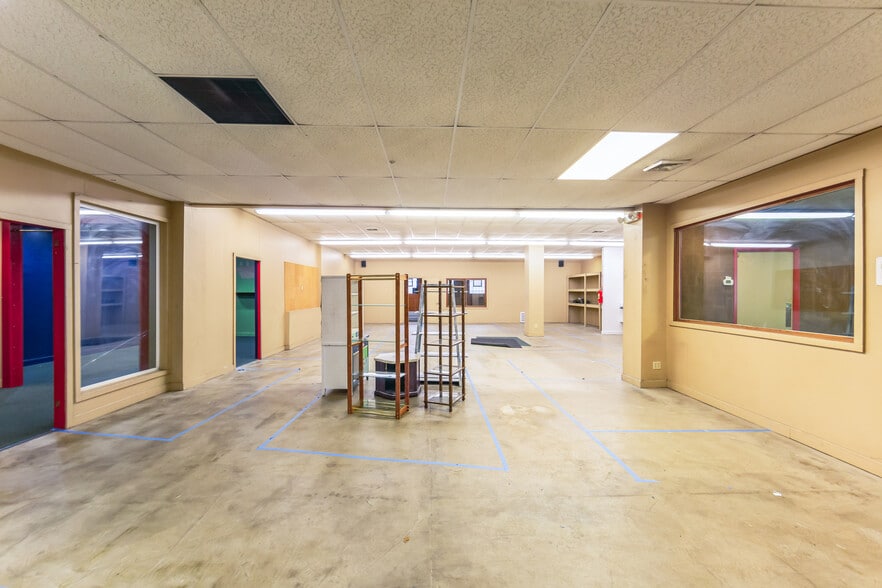 More Photos Of 65 E Fayette St, Uniontown Showroom For Sale