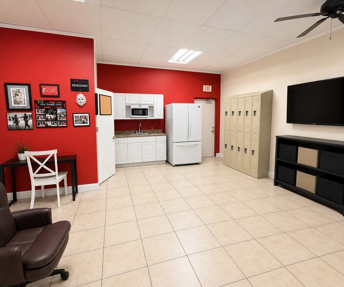 More Photos Of 120 S Kentucky Ave, Lakeland Storefront For Sale