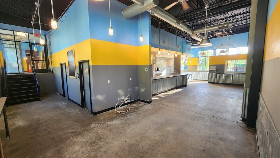 More Photos Of 500-508 Lexington Pky S, Saint Paul Restaurant For Lease