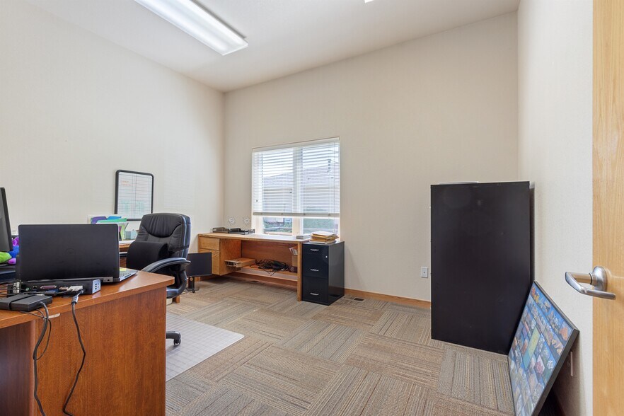 More Photos Of 1714 Duchess Dr, Longmont Office For Lease