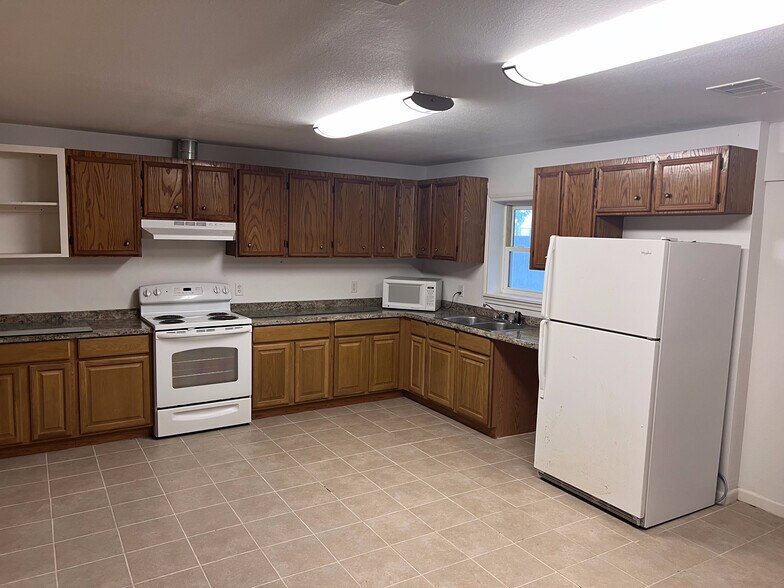 More Photos Of 712 5th Ave N, Texas City Office For Sale